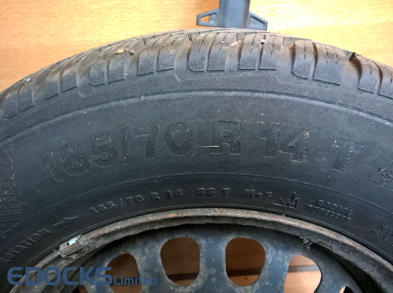 Комплект 4х зимни гуми 14" цола 185/70 R14 88T стоманени джанти ET39 Adam Corsa D Opel